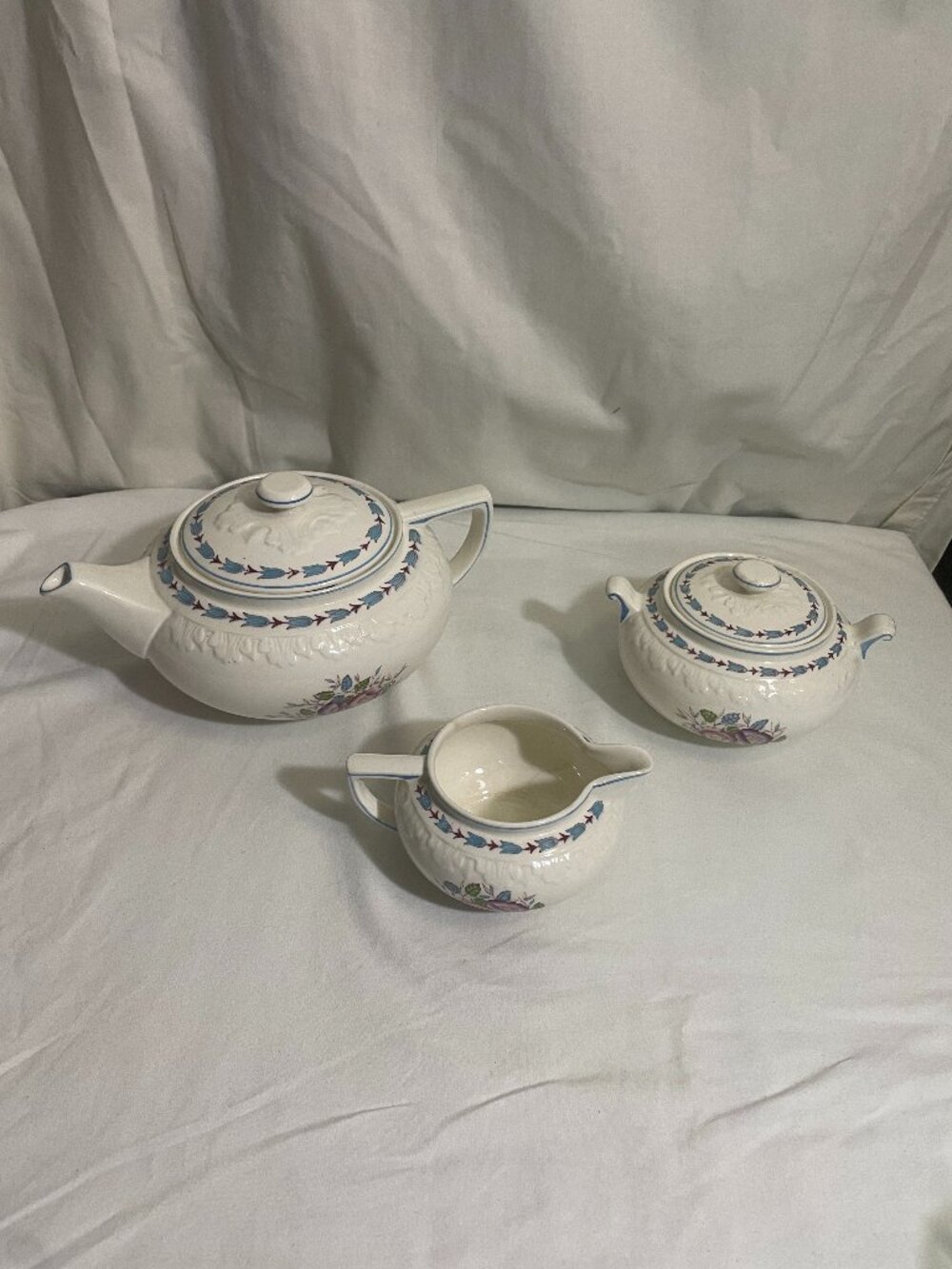 Vintage Wedgwood Evenlode Corinthian 3 Pc Tea Set Teapot Sugar Creamer England